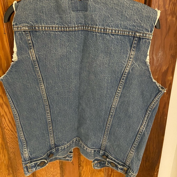 Vintage Levi’s cutoff vest - Picture 2 of 4